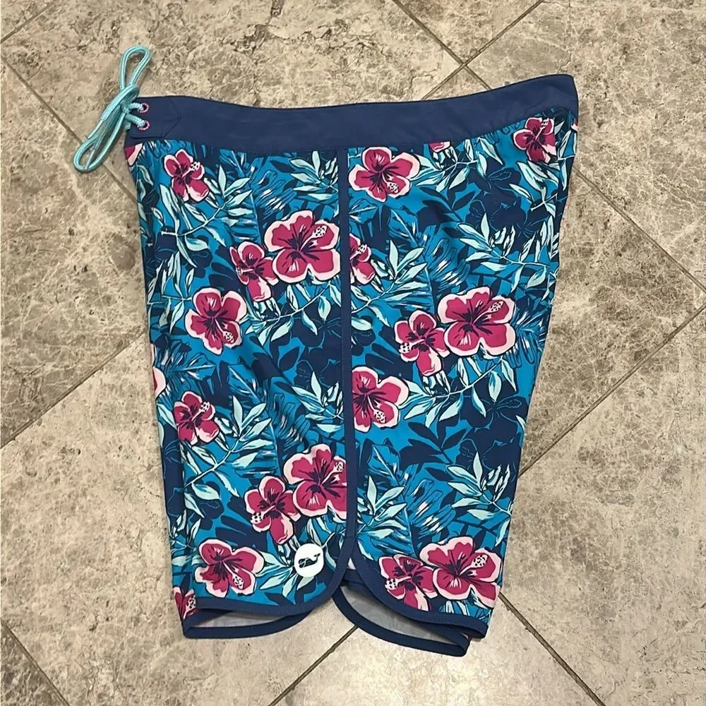 Vineyard Vine Hibiscus Men’s 9” Board Short Size 30